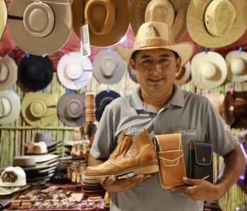 BRILLAN-LAS-OBRAS-DE-ARTE-Y-ARTESANIA-REGIONAL-EN-LA-FERIA-INTERNACIONAL-EXPOCHACO-10