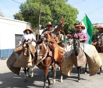 GOBERNADOR-DEL-GRAN-CHACO-JUNTO-A-LOS-JINETES-DE-ARGENTINA-Y-BOLIVIA-INAUGURA-EL-FESTIVAL-DE-LA-TRADICION-12