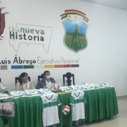 ENTREGA DE INDUMENTARIA DEPORTIVA PARA LA ASOCIACION MUNICIPAL DE VOLEIBOL